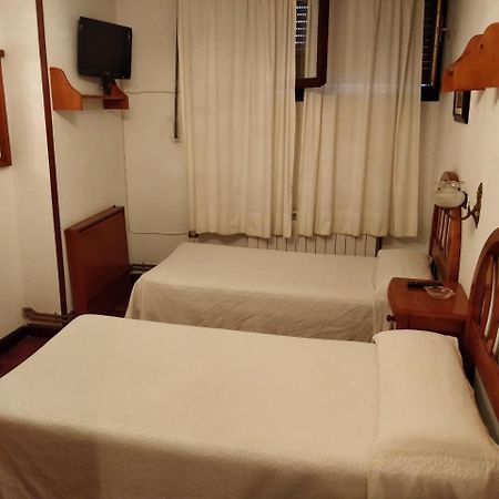 Hosteleria El Curro Torrelavega Ngoại thất bức ảnh